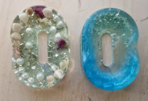 Epoxy resin soap dish with natural plants – handmade, unique | small