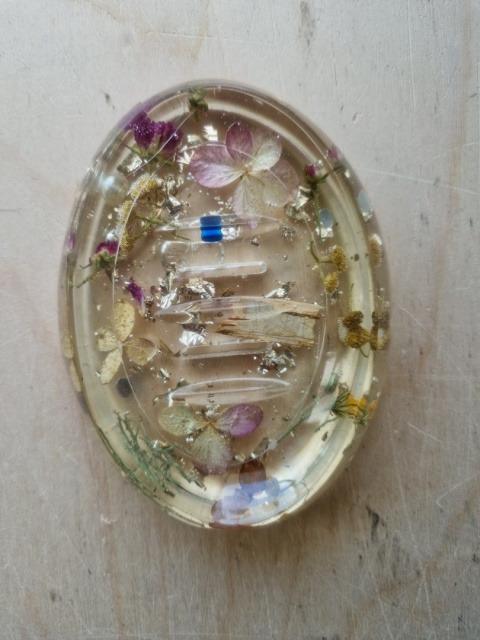 Mydelniczka z naturalnymi roślinami – unikatowy design | duża