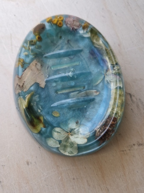 Mydelniczka z naturalnymi roślinami – unikatowy design | duża