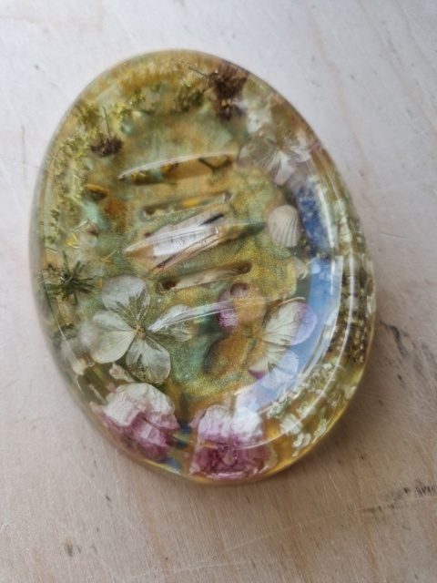 Mydelniczka z naturalnymi roślinami – unikatowy design | duża