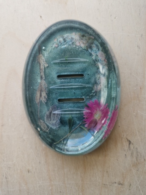 Mydelniczka z naturalnymi roślinami – unikatowy design | duża