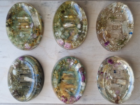 Mydelniczka z naturalnymi roślinami – unikatowy design | duża