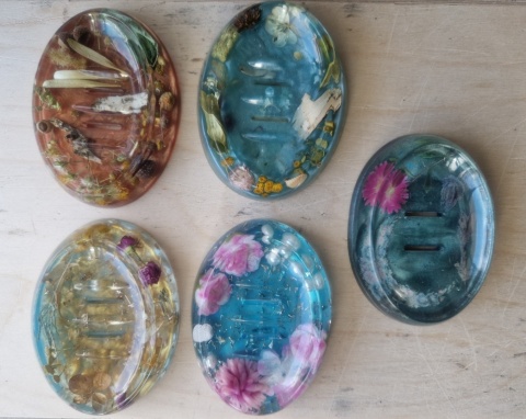 Mydelniczka z naturalnymi roślinami – unikatowy design | duża